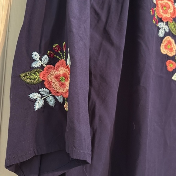 Solitaire Blue 3/4 Sleeve Blouse with Embroidered Floral Design - Vneck - XL - Picture 4 of 6